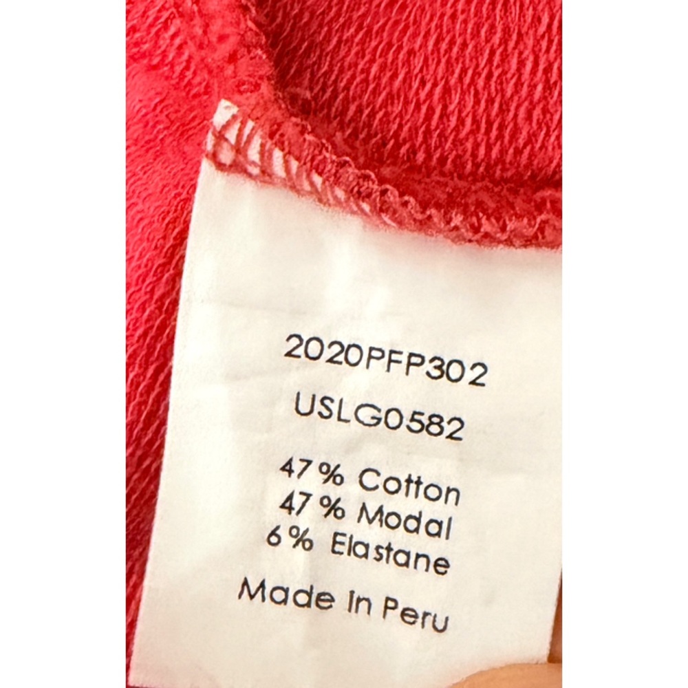 Universal Standard Raspberry Robe - Picture 4 of 4